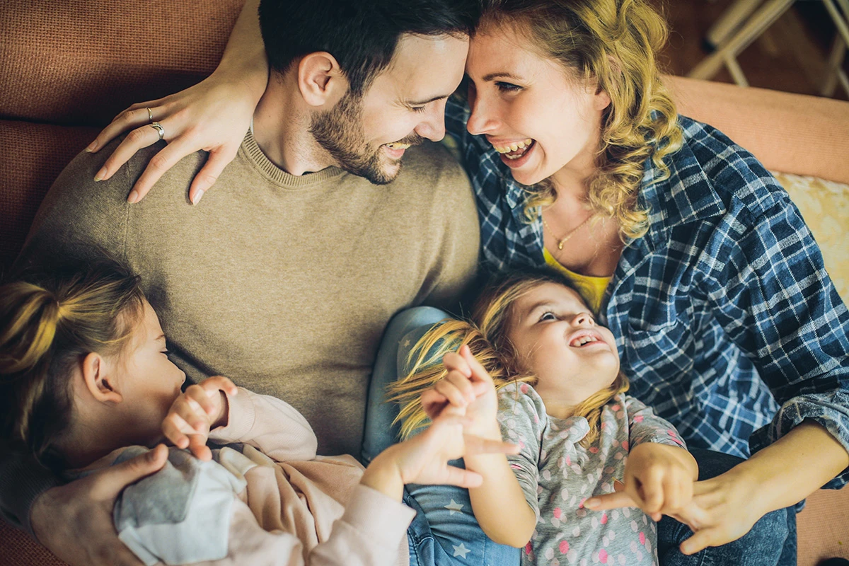 Trang chủ 5 CoupleWithKids300 1